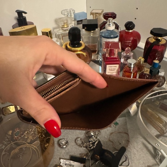 Louis Vuitton Vintage Wallet - Picture 8 of 9